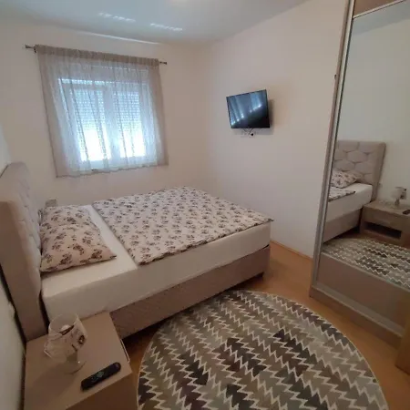 公寓 Tara 特雷比涅